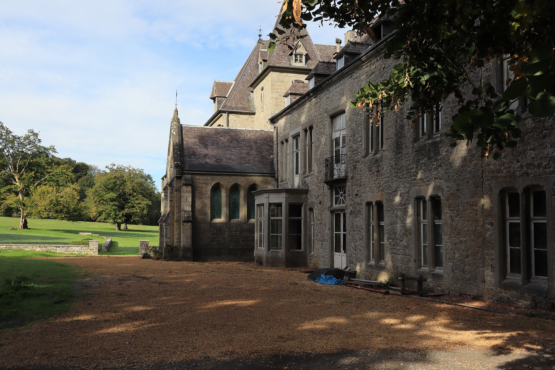 Sentier GR 129, château de Maredsous